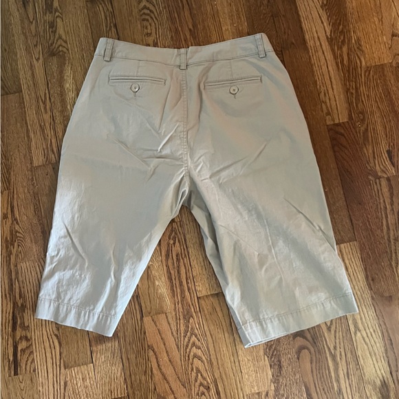 Bandolino Khaki capris size 14 - Picture 3 of 4